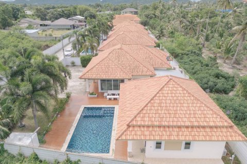 Chalet de 4 dormitorios en Hua Hin, Tailandia № 132759 - foto 3