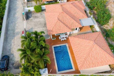 Chalet de 4 dormitorios en Hua Hin, Tailandia № 132759 - foto 5