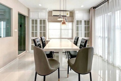 Casa de 3 dormitorios en Samut Prakan, Tailandia № 132758 - foto 3