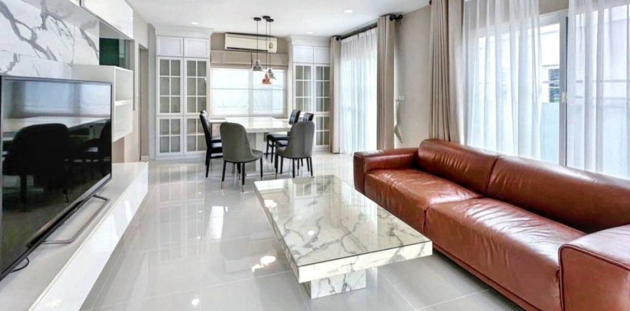 Casa de 3 dormitorios en Samut Prakan, Tailandia № 132758