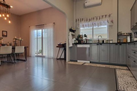 Chalet de 5 dormitorios en Pattaya, Tailandia № 132761 - foto 6