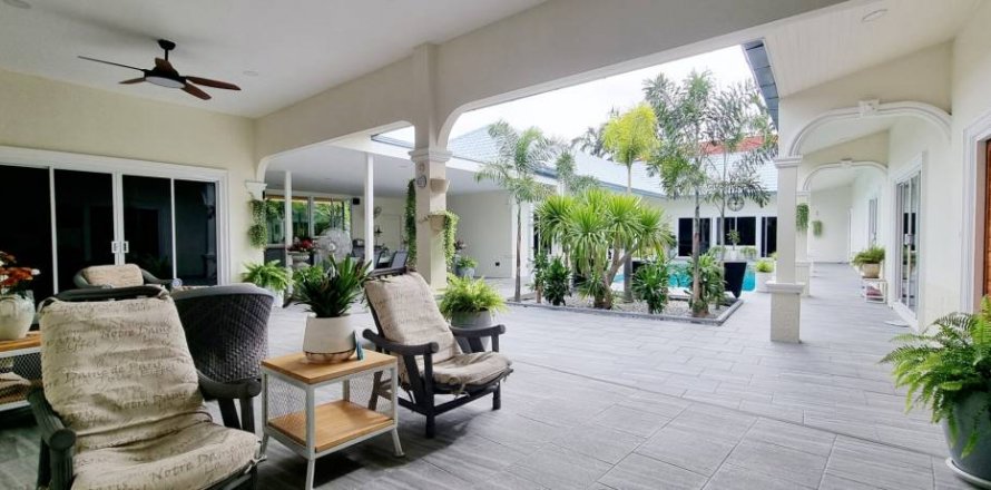 Chalet de 5 dormitorios en Pattaya, Tailandia № 132761