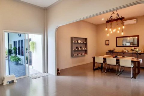 Chalet de 5 dormitorios en Pattaya, Tailandia № 132761 - foto 10