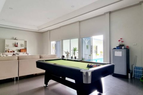 Chalet de 5 dormitorios en Pattaya, Tailandia № 132761 - foto 5