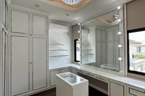 Casa de 4 dormitorios en Bangkok, Tailandia № 82896 - foto 9
