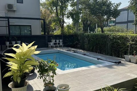 Casa de 4 dormitorios en Bangkok, Tailandia № 82896 - foto 11