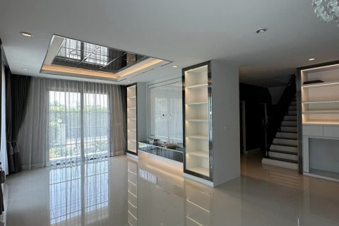 Casa de 4 dormitorios en Bangkok, Tailandia № 82896 - foto 4