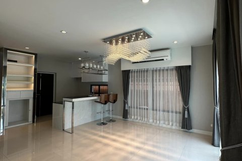 Casa de 4 dormitorios en Bangkok, Tailandia № 82896 - foto 3