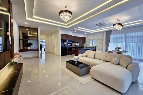 Chalet de 3 dormitorios en Pattaya, Tailandia № 144246 - foto 7