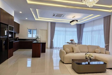 Chalet de 3 dormitorios en Pattaya, Tailandia № 144246 - foto 3