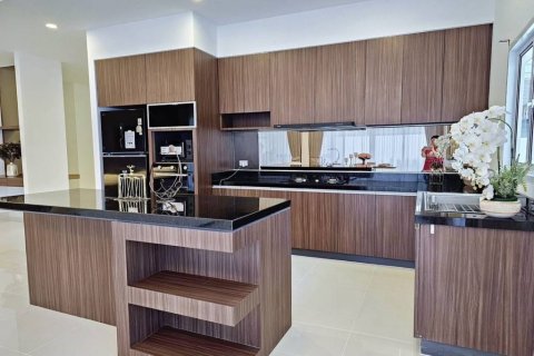Chalet de 3 dormitorios en Pattaya, Tailandia № 144246 - foto 10