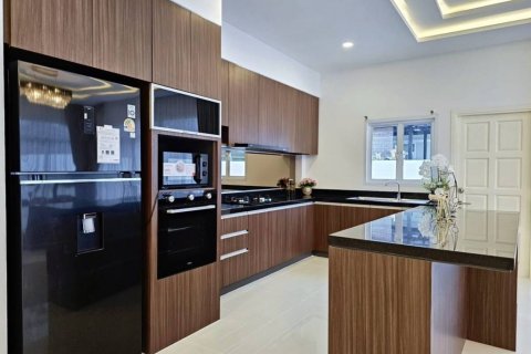 Chalet de 3 dormitorios en Pattaya, Tailandia № 144246 - foto 9