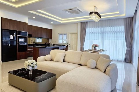 Chalet de 3 dormitorios en Pattaya, Tailandia № 144246 - foto 4