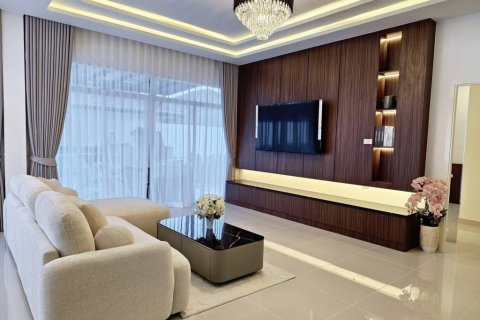Chalet de 3 dormitorios en Pattaya, Tailandia № 144246 - foto 6