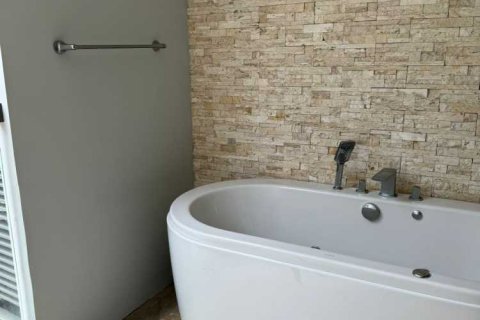 Estudio en el condominio en Bang Tao, Tailandia № 120959 - foto 6