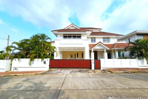 Casa de 4 dormitorios en Pattaya, Tailandia № 100740