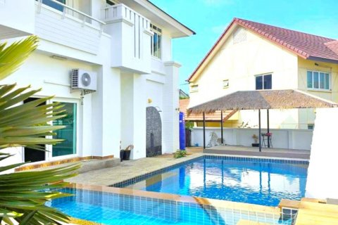 House in Pattaya, Thailand 4 bedrooms № 100740 - photo 2