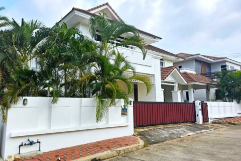 House in Pattaya, Thailand 4 bedrooms № 100740 - photo 30
