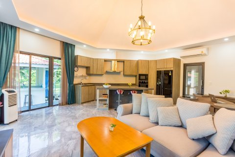 Casa de 4 dormitorios en Hua Hin, Tailandia № 125303 - foto 7