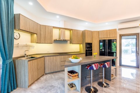 Casa de 4 dormitorios en Hua Hin, Tailandia № 125303 - foto 6