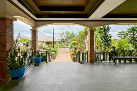Chalet de 3 dormitorios en Cha-am, Tailandia № 132485 - foto 9