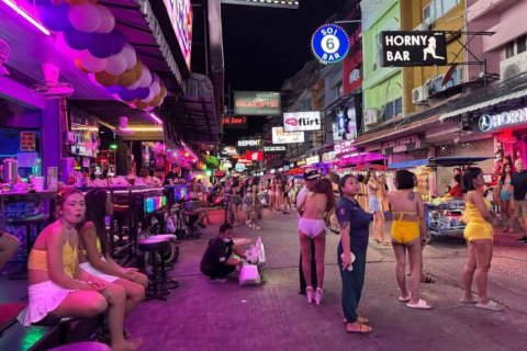 Local comercial en Pattaya, Tailandia № 132482 - foto 3