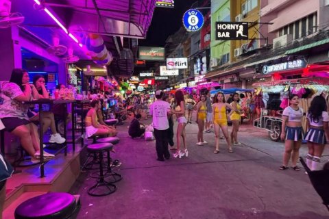 Local comercial en Pattaya, Tailandia № 132482 - foto 2