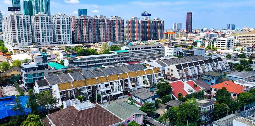 Studio in the Condo in Yan Nawa, Bangkok, Thailand  № 142128