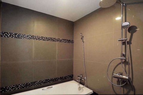 Condominio de 1 dormitorio en Khlong Toei, Bangkok, Tailandia № 76640 - foto 9