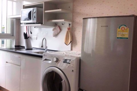 Condominio de 1 dormitorio en Huai Khwang, Bangkok, Tailandia № 76643 - foto 2