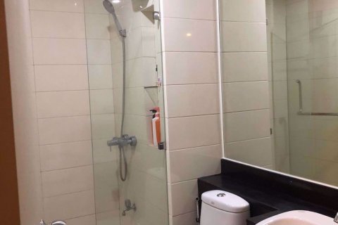 Condominio de 1 dormitorio en Huai Khwang, Bangkok, Tailandia № 76643 - foto 5