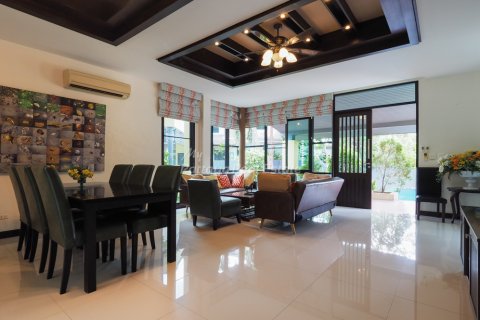 Casa de 4 dormitorios en Bang Lamung, Tailandia № 123437 - foto 4