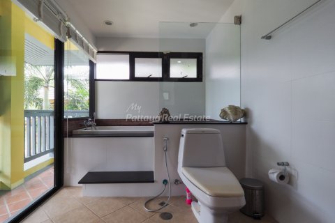 Casa de 4 dormitorios en Bang Lamung, Tailandia № 123437 - foto 14