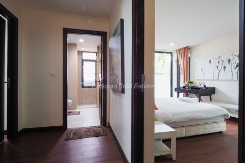 Casa de 4 dormitorios en Bang Lamung, Tailandia № 123437 - foto 7