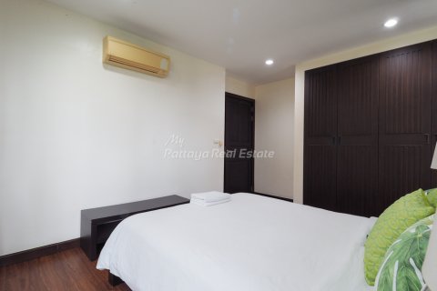 Casa de 4 dormitorios en Bang Lamung, Tailandia № 123437 - foto 16