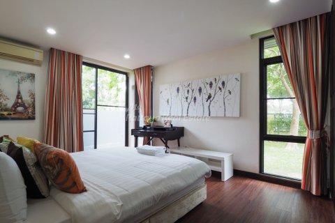 Casa de 4 dormitorios en Bang Lamung, Tailandia № 123437 - foto 8