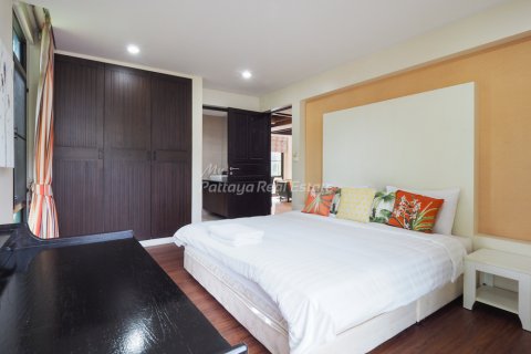 Casa de 4 dormitorios en Bang Lamung, Tailandia № 123437 - foto 9