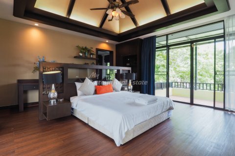 Casa de 4 dormitorios en Bang Lamung, Tailandia № 123437 - foto 11