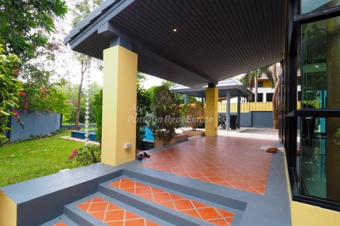 Casa de 4 dormitorios en Bang Lamung, Tailandia № 123437 - foto 3