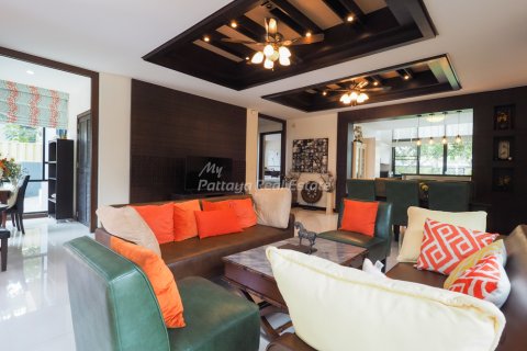 Casa de 4 dormitorios en Bang Lamung, Tailandia № 123437 - foto 5