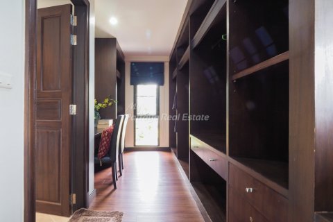 Casa de 4 dormitorios en Bang Lamung, Tailandia № 123437 - foto 12