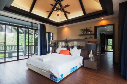 Casa de 4 dormitorios en Bang Lamung, Tailandia № 123437 - foto 17